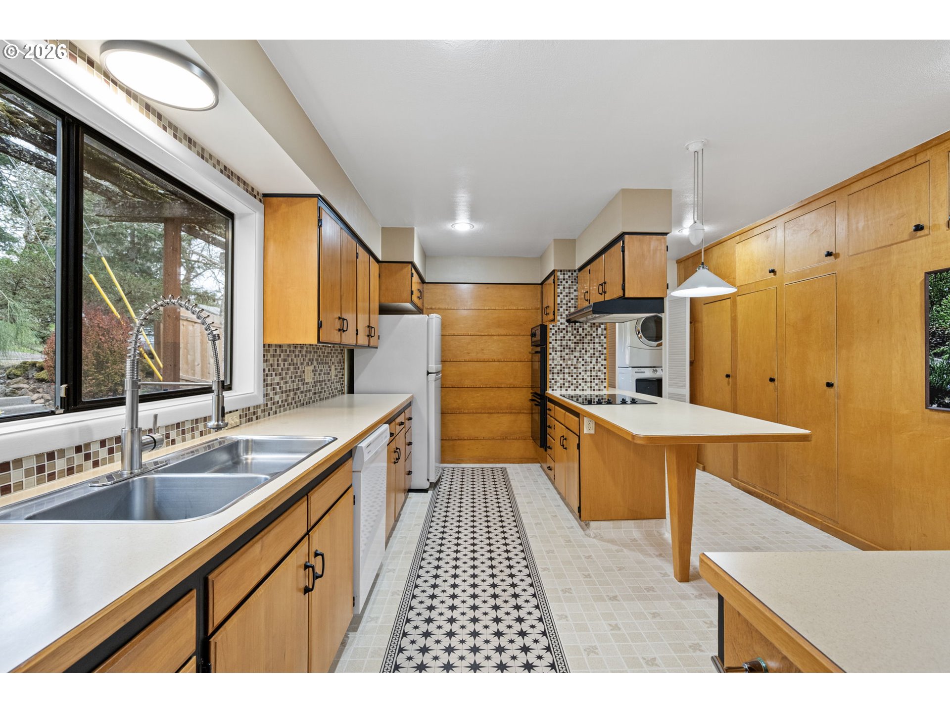 75 West 35th Place Eugene, OR 97405 - Photo 16 of 48 a kitchen with a sink stove and cabinets