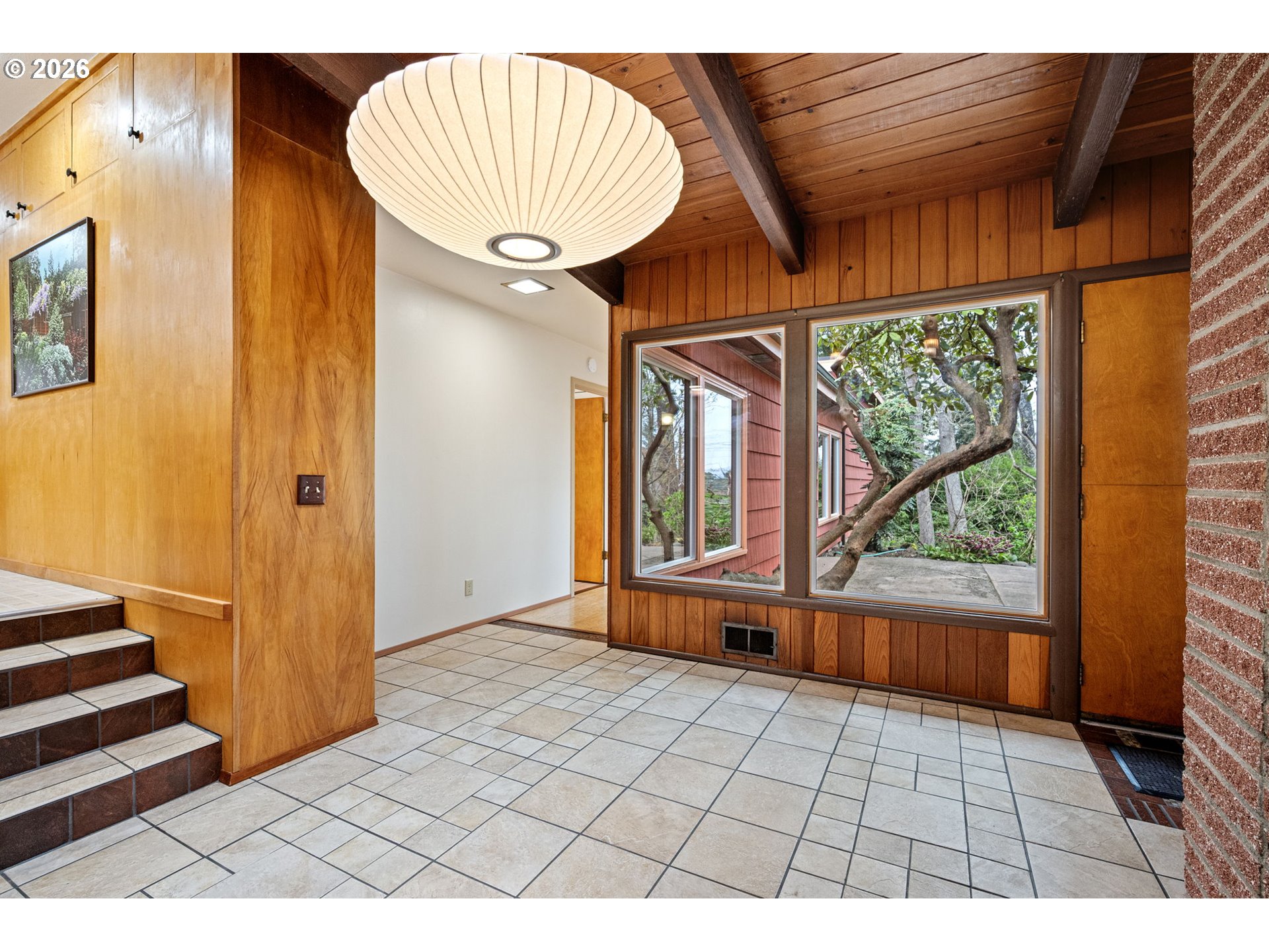 75 West 35th Place Eugene, OR 97405 - Photo 17 of 48 a view of an entryway