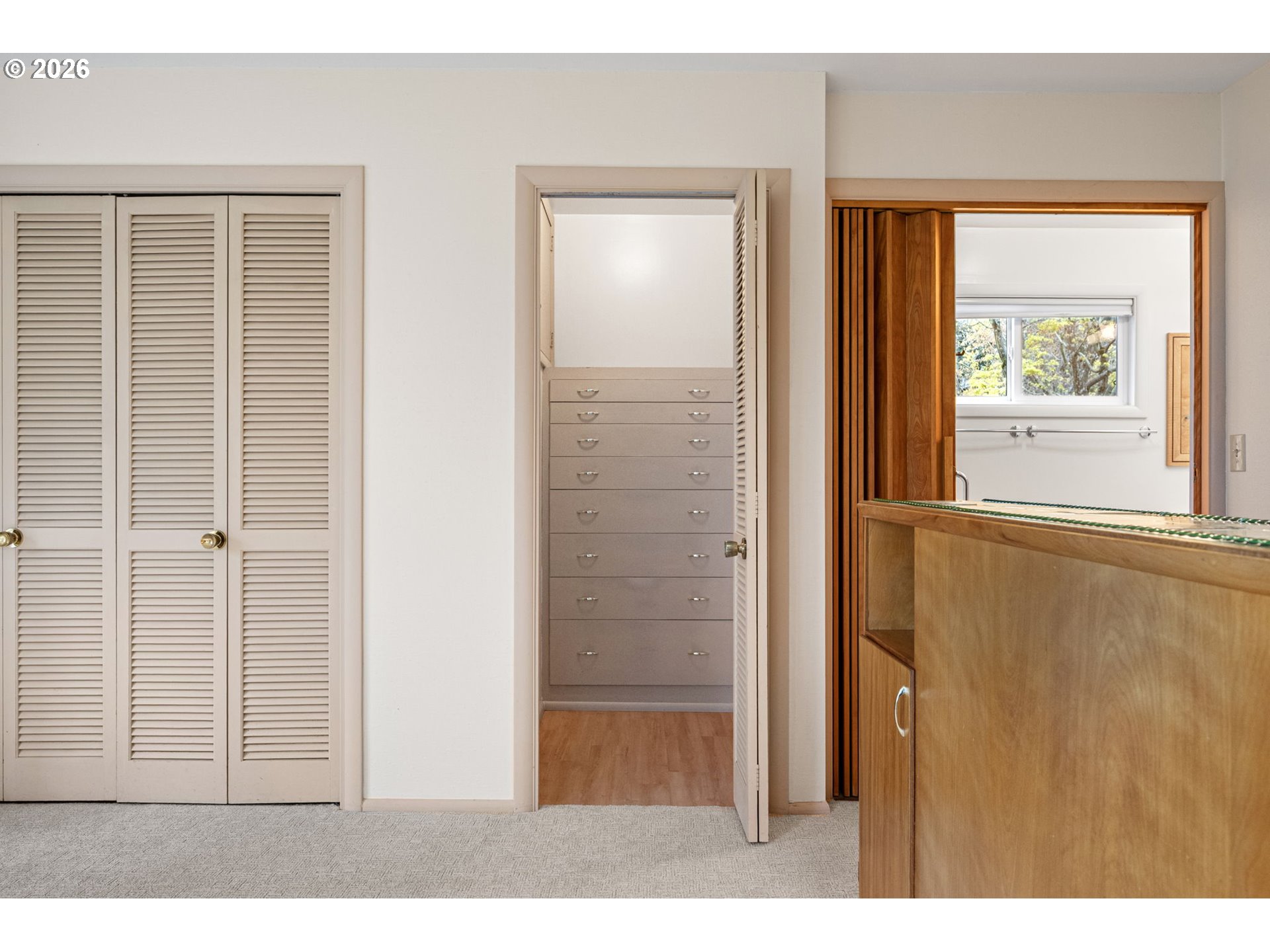 75 West 35th Place Eugene, OR 97405 - Photo 31 of 48 a room with window
