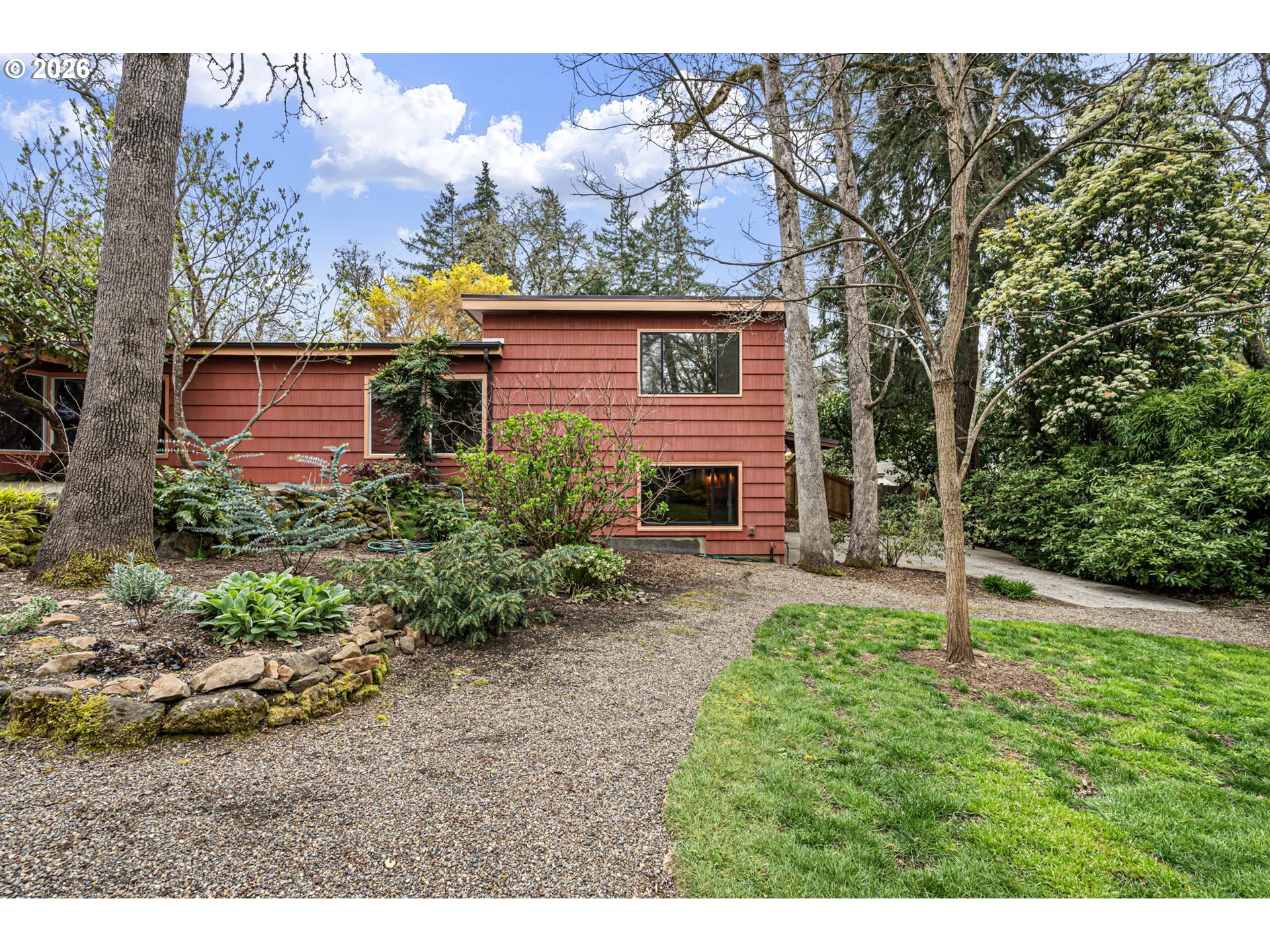 75 West 35th Place Eugene, OR 97405 - Photo 35 of 48 a backyard of a house with plants and large tree