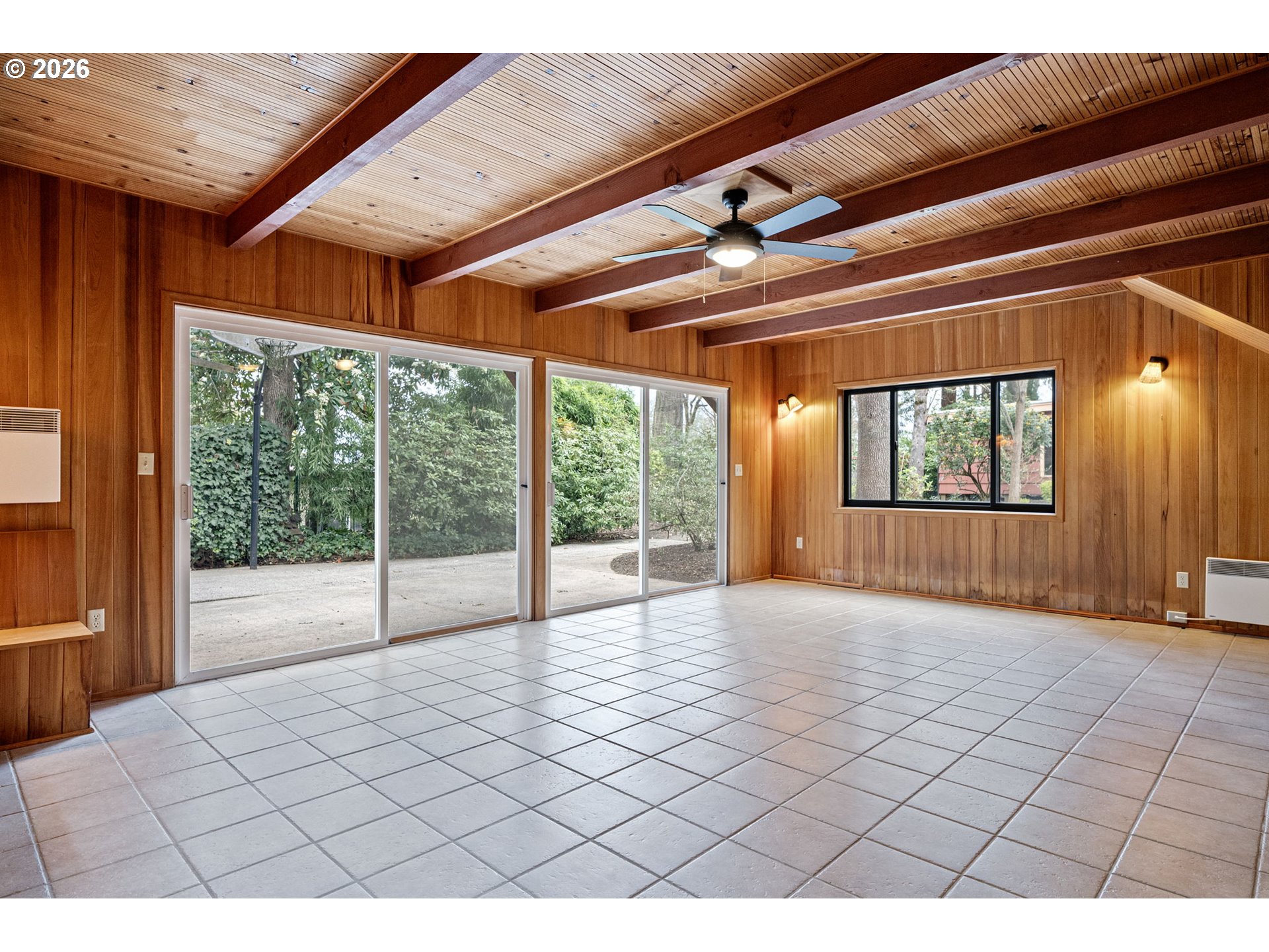 75 West 35th Place Eugene, OR 97405 - Photo 41 of 48 a view of an empty room with a window