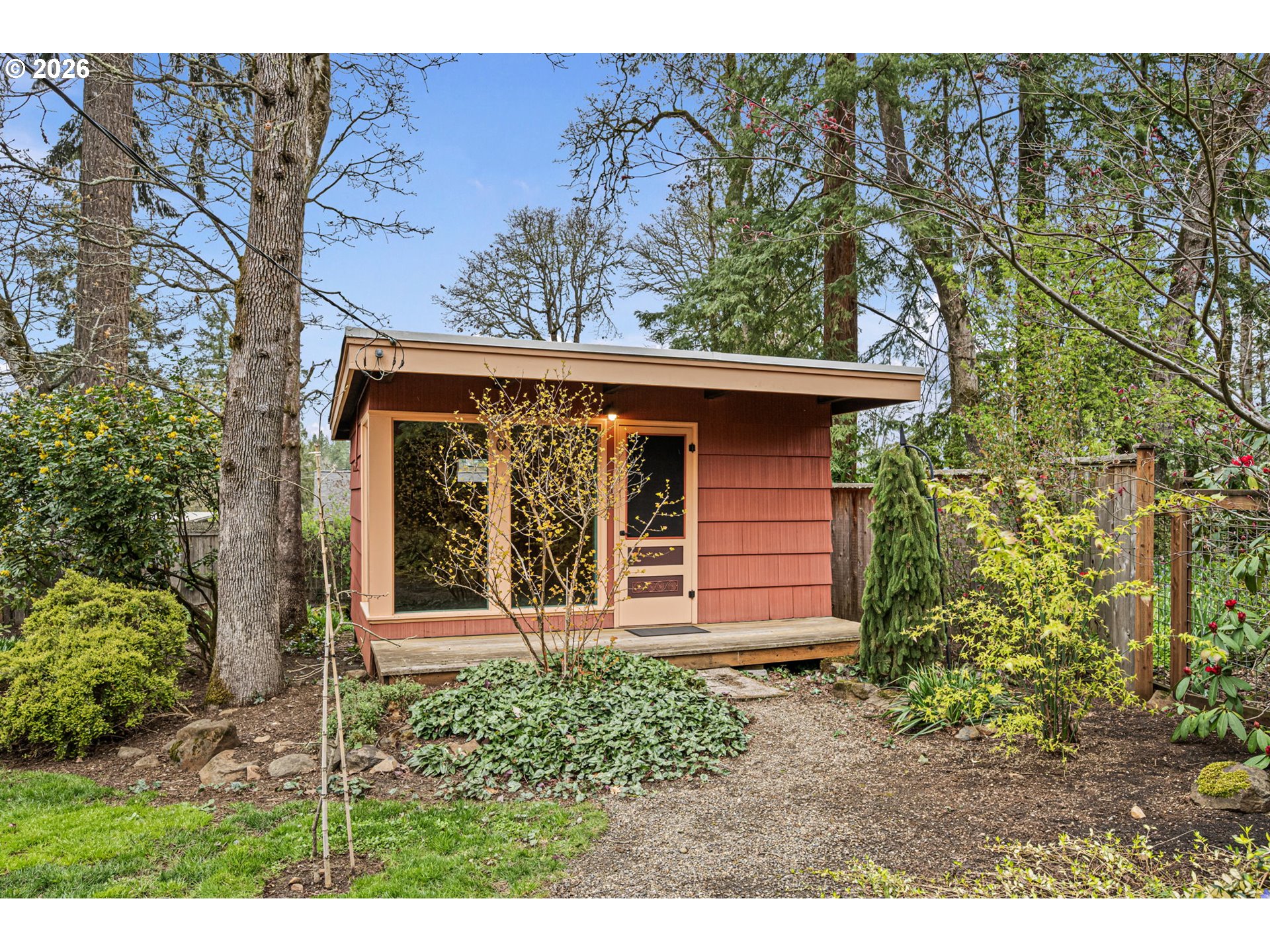 75 West 35th Place Eugene, OR 97405 - Photo 42 of 48 a front view of a house with garden