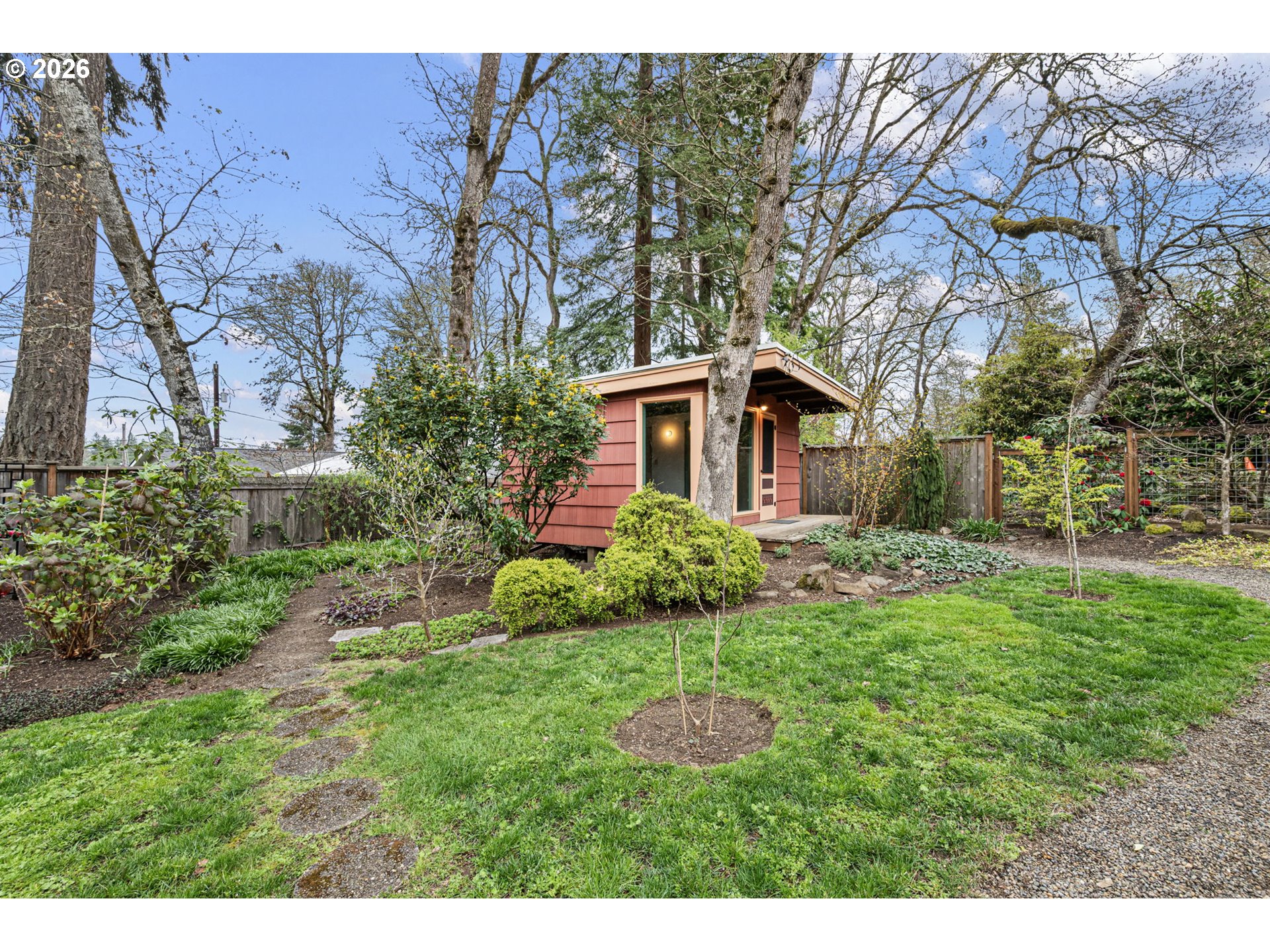 75 West 35th Place Eugene, OR 97405 - Photo 45 of 48 a front view of house with a garden