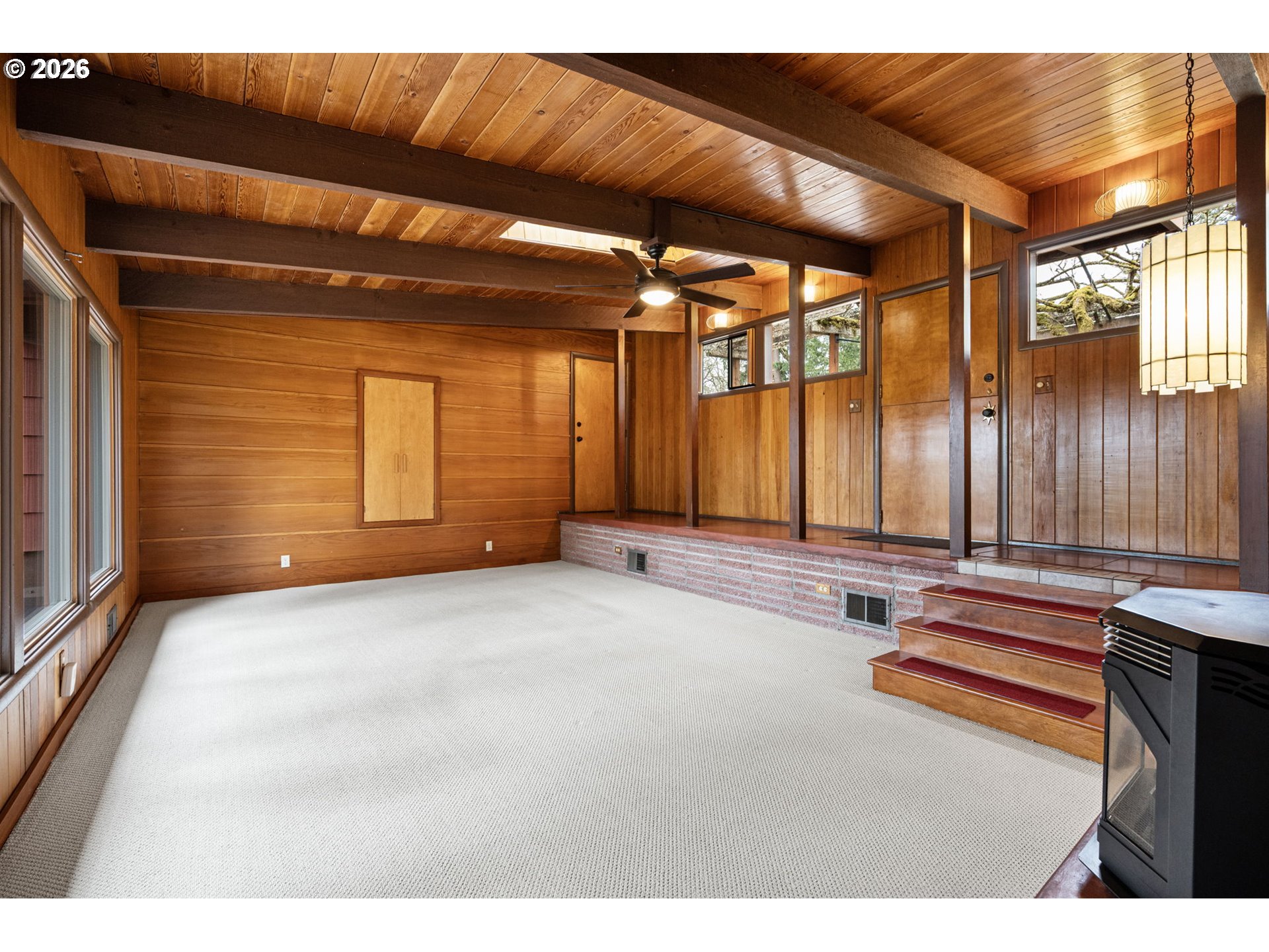 75 West 35th Place Eugene, OR 97405 - Photo 5 of 48 a view of an entryway with a house