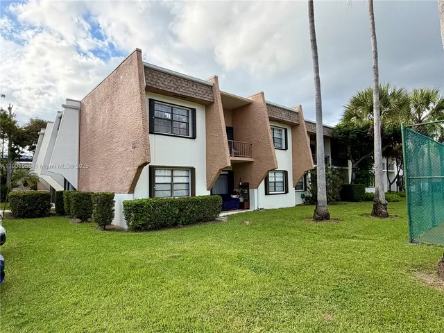 $275,000 | 8281 Southwest 128th Street, Unit 2041, Pinecrest, FL 33156