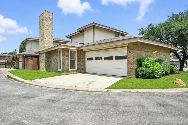 $259,300 | 6 Park Lane, Bedford, TX 76021
