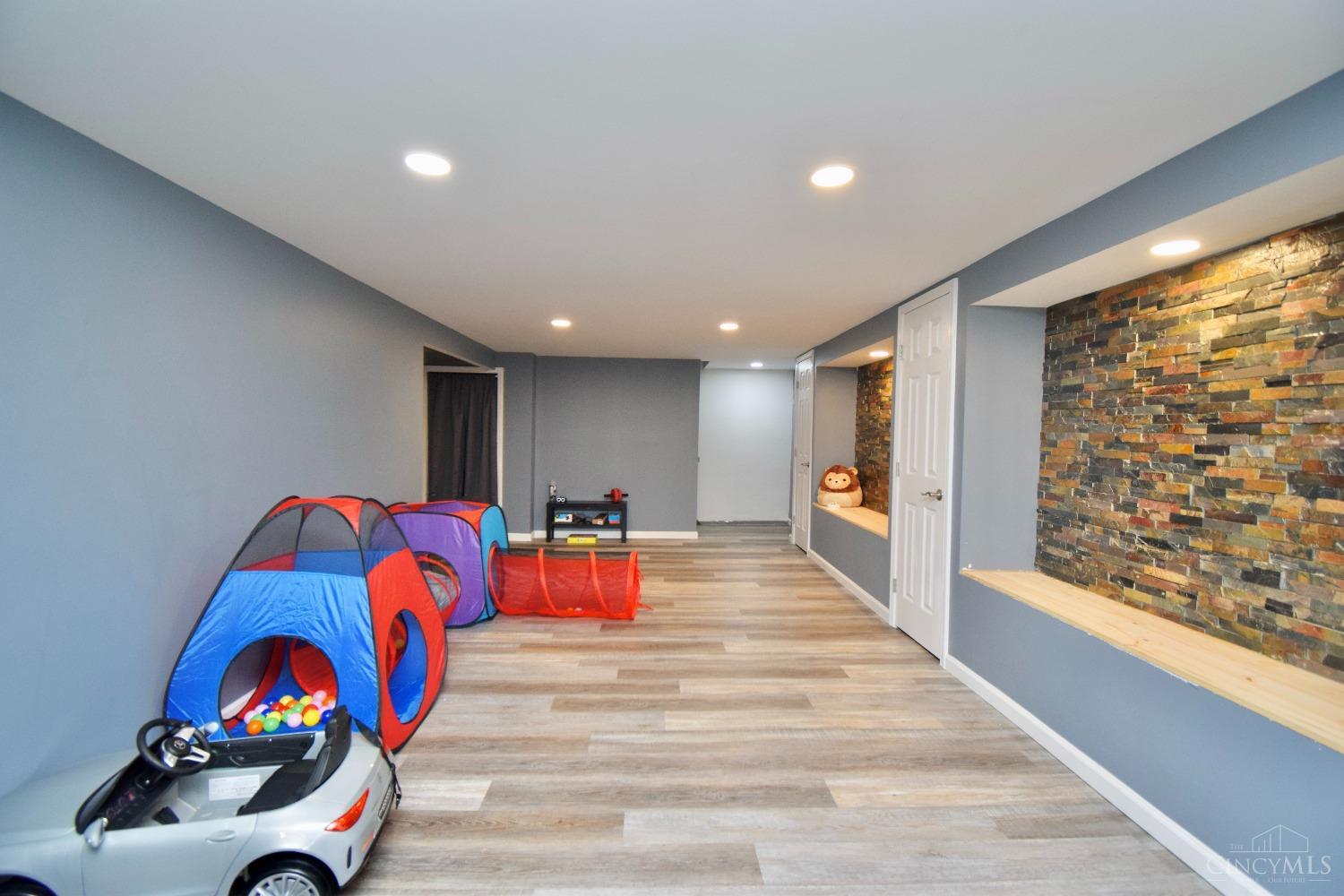 1043 West Galbraith Road Cincinnati, OH 45224 - Photo 22 of 30 Gallery Image 22