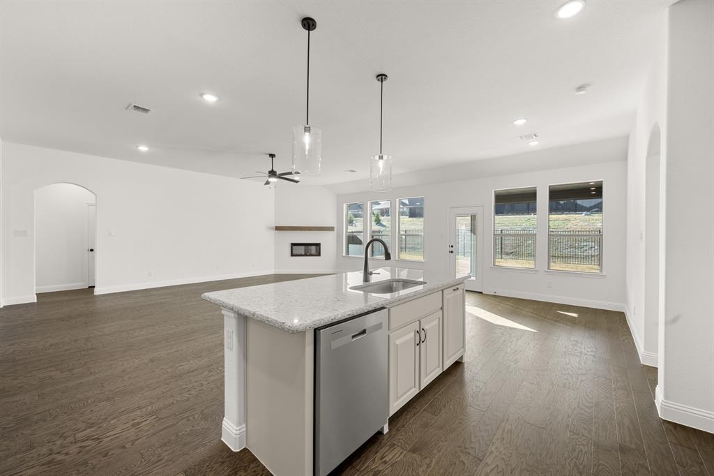 725 Wine Cup Way Midlothian, TX 76065 - Photo 4 of 30 725 Winecup- Kitchen-3