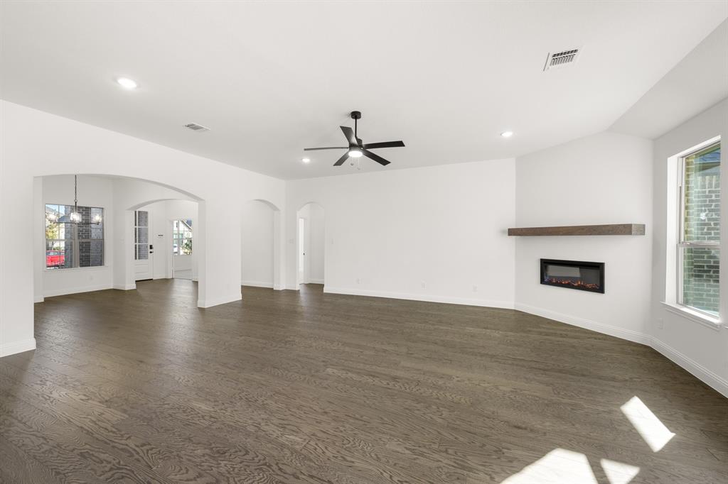725 Wine Cup Way Midlothian, TX 76065 - Photo 9 of 30 725 Winecup- Living Room