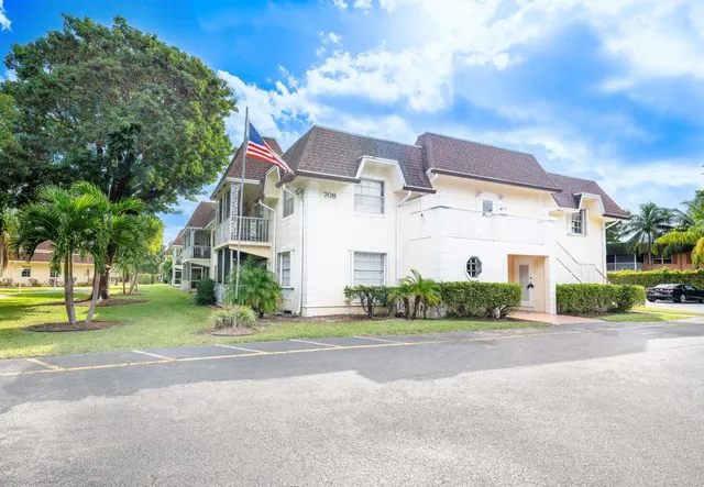 $217,000 | 708 Southeast 2nd Avenue, Unit 421, Deerfield Beach, FL 33441