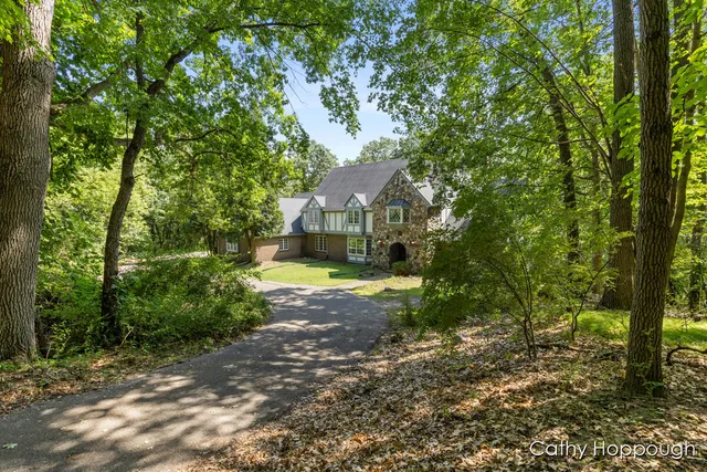 $700,000 | 735 Prairie Creek Road, Ionia, MI 48846