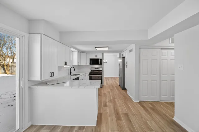 $379,900 | 811 Copley Lane, Joliet, IL 60431