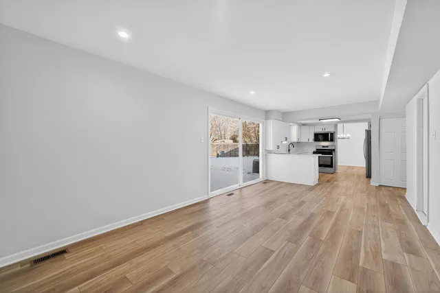 $379,900 | 811 Copley Lane, Joliet, IL 60431