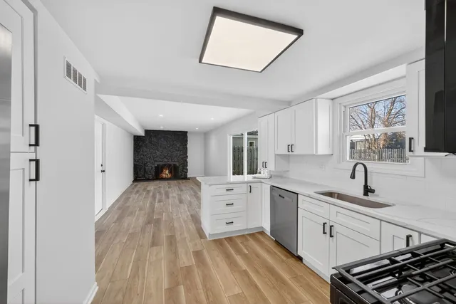 $379,900 | 811 Copley Lane, Joliet, IL 60431