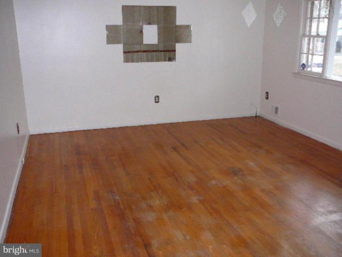 4606 Sharon Road Temple Hills, MD 20748 - Photo 2 of 8 Living Room