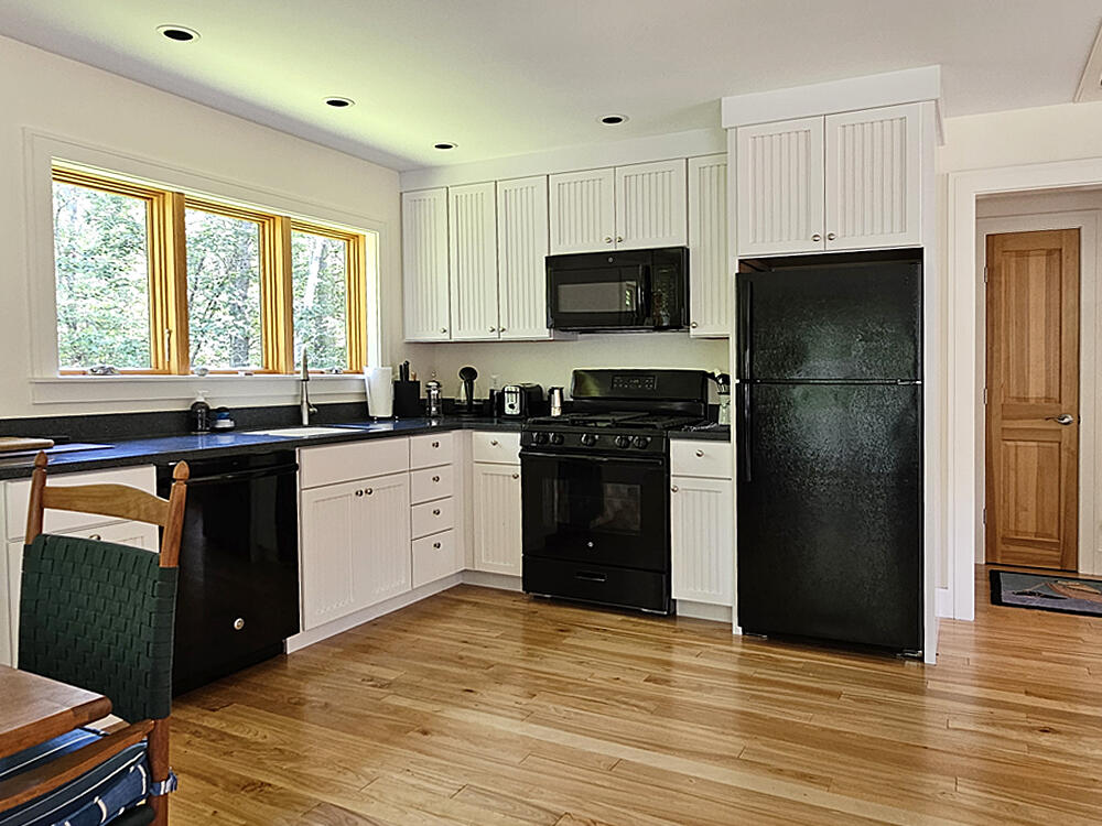 150 Heath Road Bremen, ME 04551 - Photo 86 of 95 Guest House Interior-3