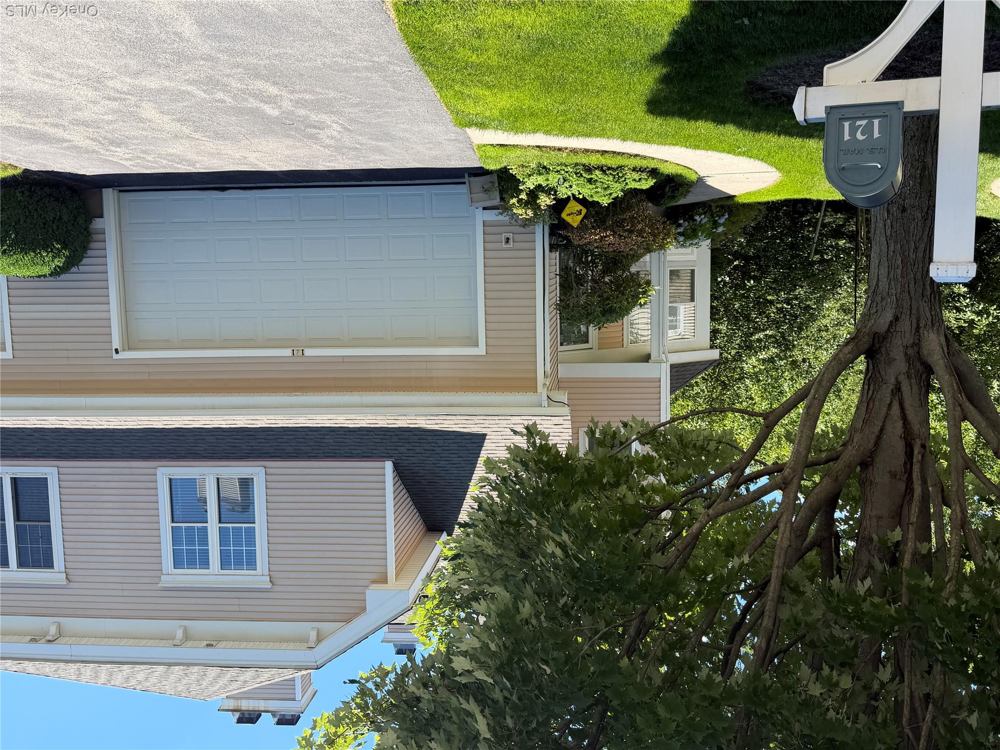 121 Winding Ridge Road White Plains, NY 10603 - Photo 2 of 43
