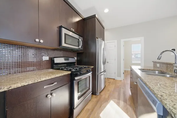 $2,700 | 4742 North Sawyer Avenue, Unit 2, Chicago, IL 60625