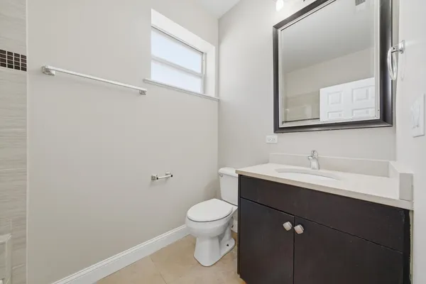 $2,700 | 4742 North Sawyer Avenue, Unit 2, Chicago, IL 60625