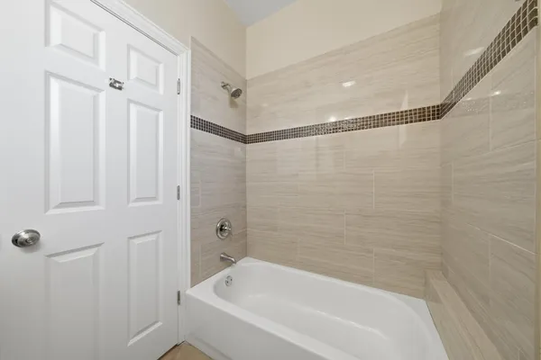 $2,700 | 4742 North Sawyer Avenue, Unit 2, Chicago, IL 60625