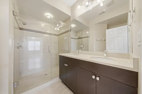 $2,700 | 4742 North Sawyer Avenue, Unit 2, Chicago, IL 60625