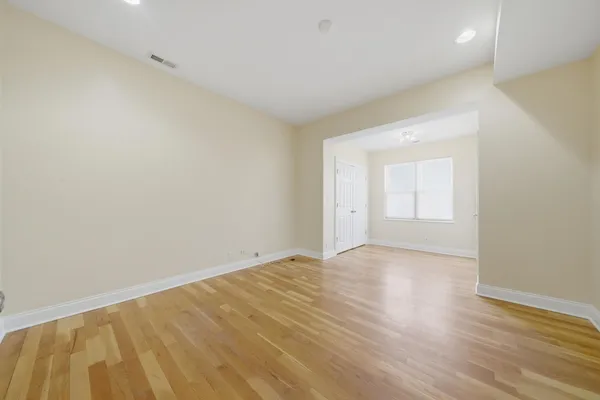 $2,700 | 4742 North Sawyer Avenue, Unit 2, Chicago, IL 60625
