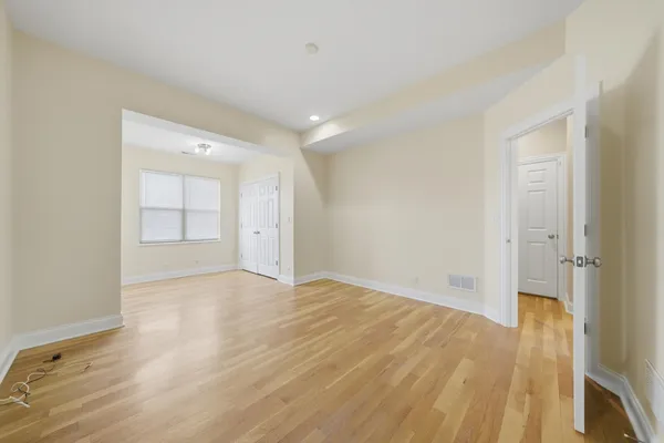 $2,700 | 4742 North Sawyer Avenue, Unit 2, Chicago, IL 60625