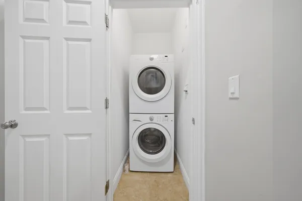 $2,700 | 4742 North Sawyer Avenue, Unit 2, Chicago, IL 60625