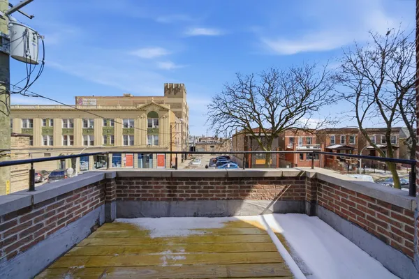 $2,700 | 4742 North Sawyer Avenue, Unit 2, Chicago, IL 60625