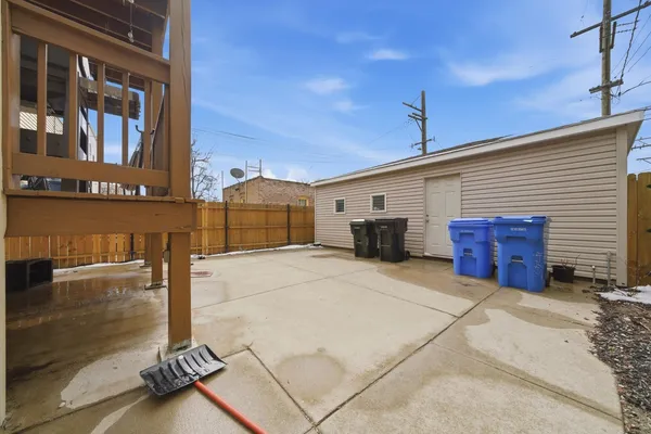 $2,700 | 4742 North Sawyer Avenue, Unit 2, Chicago, IL 60625