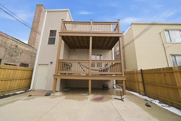 $2,700 | 4742 North Sawyer Avenue, Unit 2, Chicago, IL 60625