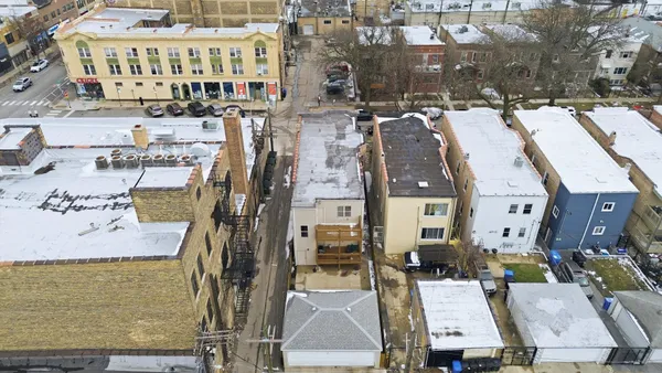 $2,700 | 4742 North Sawyer Avenue, Unit 2, Chicago, IL 60625