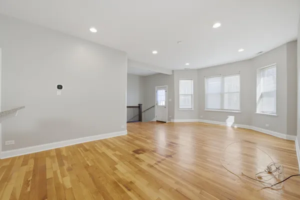 $2,700 | 4742 North Sawyer Avenue, Unit 2, Chicago, IL 60625