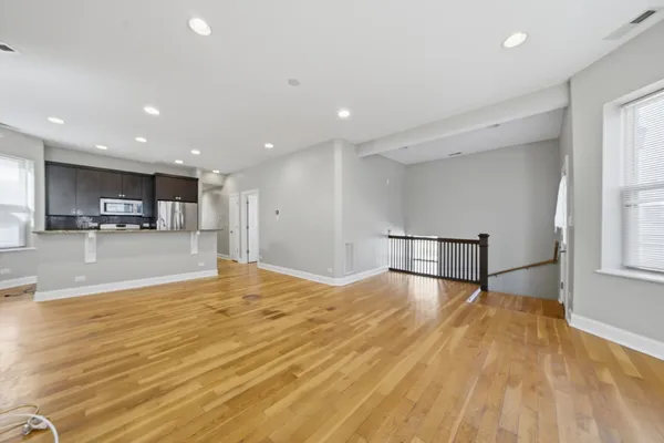 $2,700 | 4742 North Sawyer Avenue, Unit 2, Chicago, IL 60625
