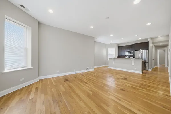 $2,700 | 4742 North Sawyer Avenue, Unit 2, Chicago, IL 60625