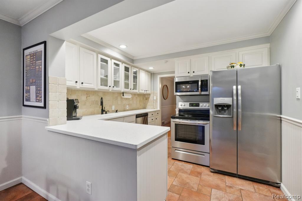 1039 Hawthorne Road Grosse Pointe Woods, MI 48236 - Photo 18 of 63