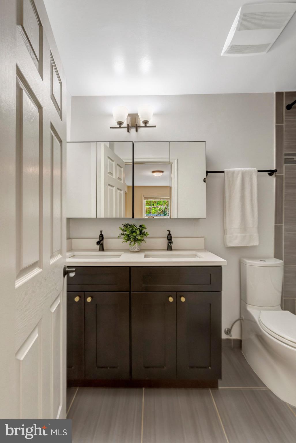 11520 Popes Head Road Fairfax, VA 22030 - Photo 20 of 46 Double vanity & great storage