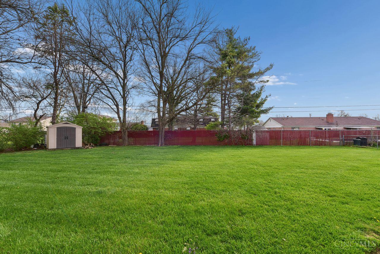 712 Danbury Road Cincinnati, OH 45240 - Photo 3 of 40