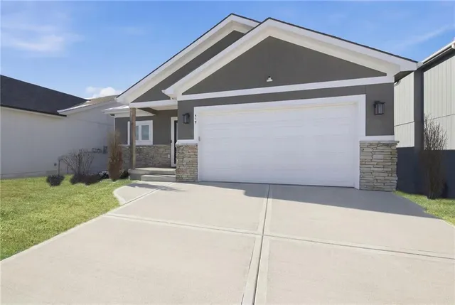 $439,900 | 519 Northwest 110th Street, Kansas City, MO 64155