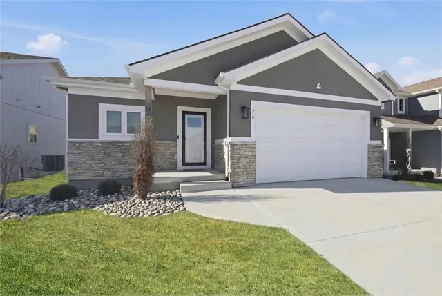 $439,900 | 519 Northwest 110th Street, Kansas City, MO 64155