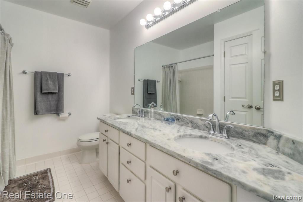 2703 Oak View Court Rochester Hills, MI 48307 - Photo 32 of 53