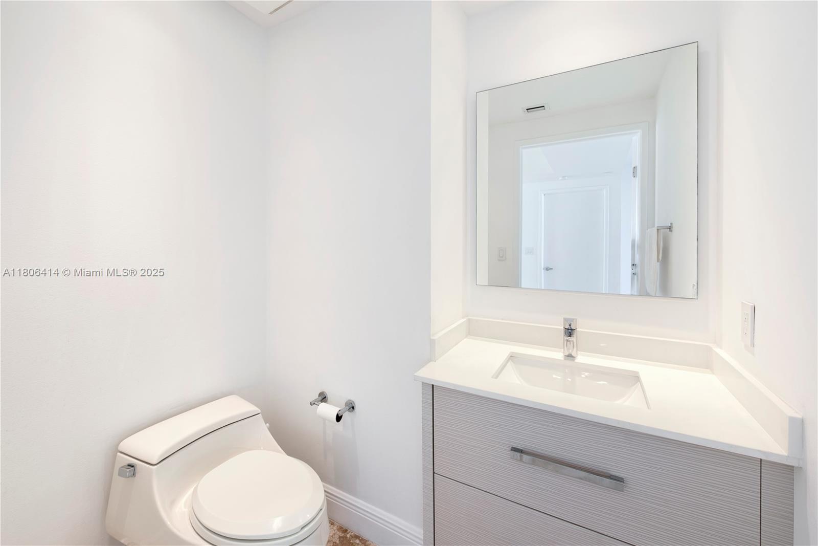 781 Crandon Boulevard, Unit 1404 Key Biscayne, FL 33149 - Photo 8 of 20