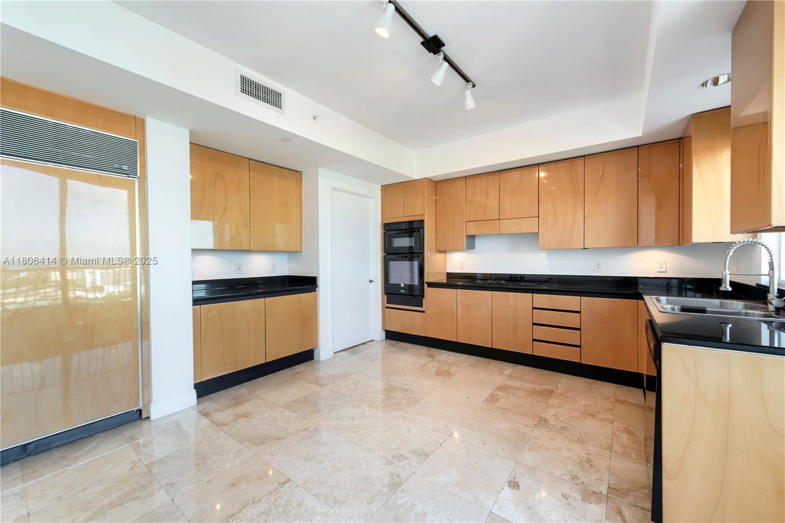 781 Crandon Boulevard, Unit 1404 Key Biscayne, FL 33149 - Photo 10 of 20