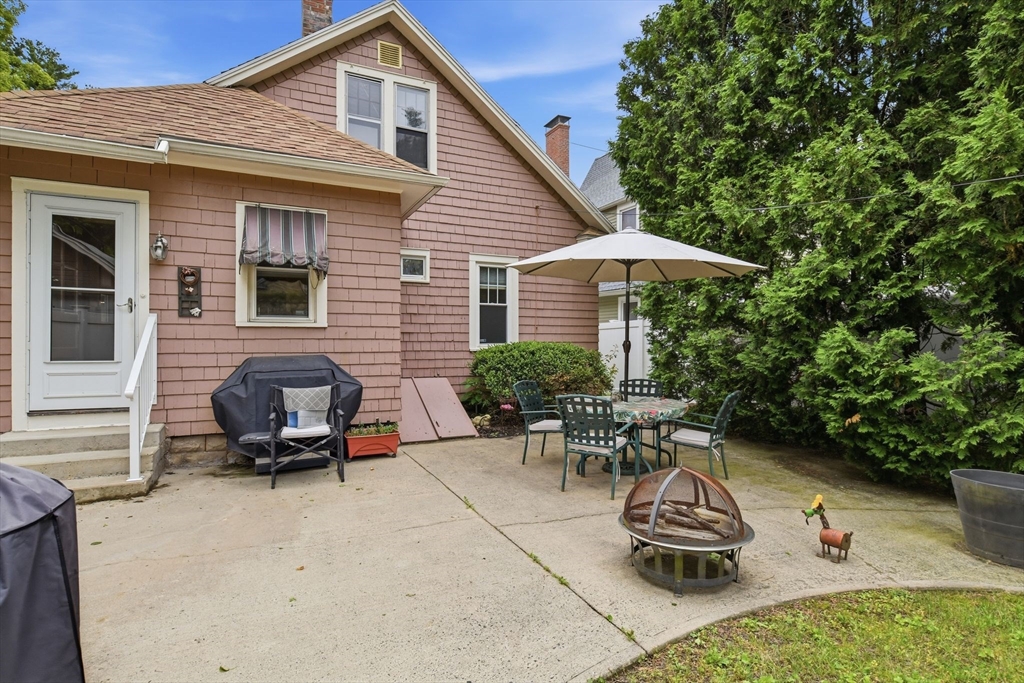 54 Thorndyke Street Springfield, MA 01118 - Photo 32 of 35