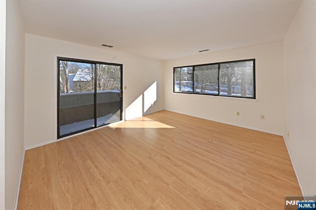 4231 Hilltop Road Mahwah, NJ 07430 - Photo 14 of 29