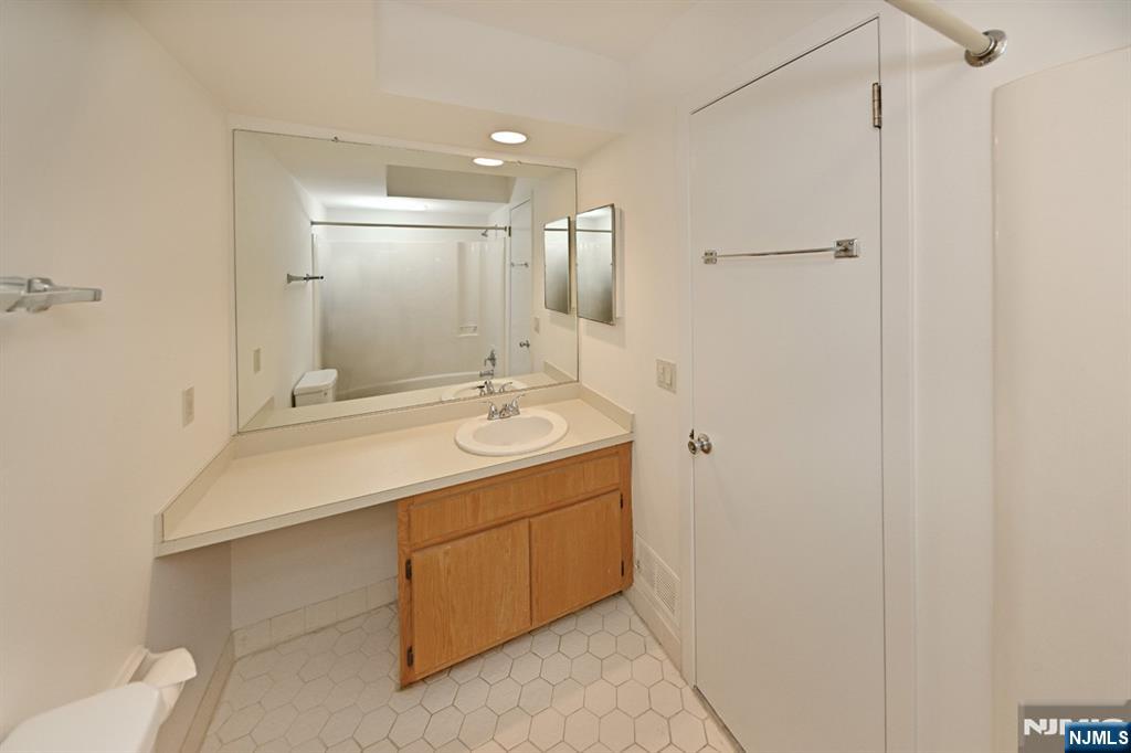 4231 Hilltop Road Mahwah, NJ 07430 - Photo 16 of 29