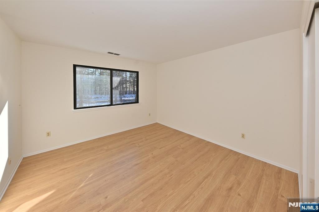 4231 Hilltop Road Mahwah, NJ 07430 - Photo 21 of 29