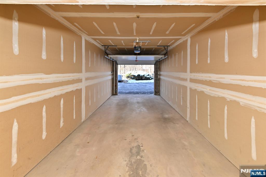 4231 Hilltop Road Mahwah, NJ 07430 - Photo 25 of 29