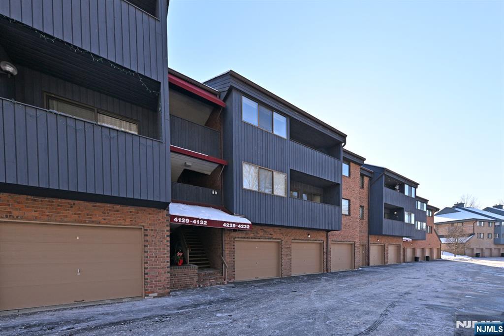 4231 Hilltop Road Mahwah, NJ 07430 - Photo 27 of 29