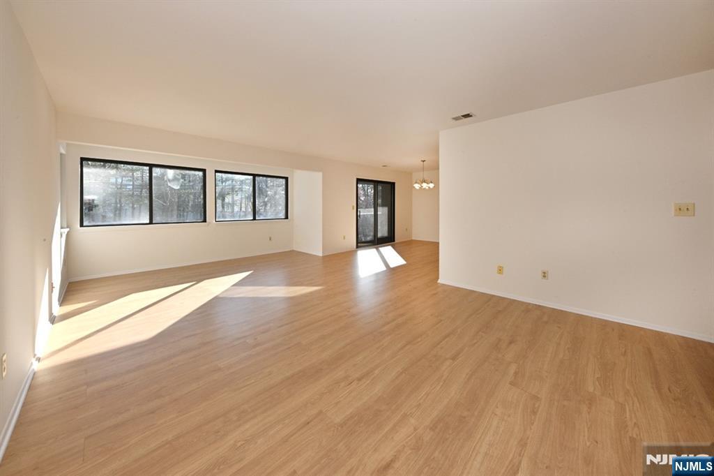 4231 Hilltop Road Mahwah, NJ 07430 - Photo 6 of 29